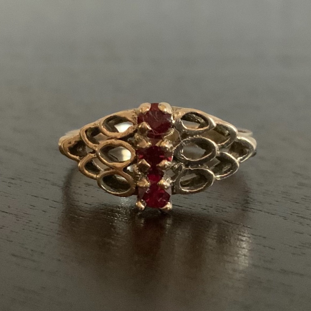 Vintage 1970’s 10k 3 Stone Garnet Ring